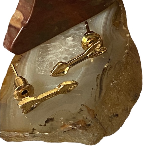 🎈Sale 🎈2 for $10 NWOT golden arrow post earrings slide backs fall fashion - Picture 2 of 5